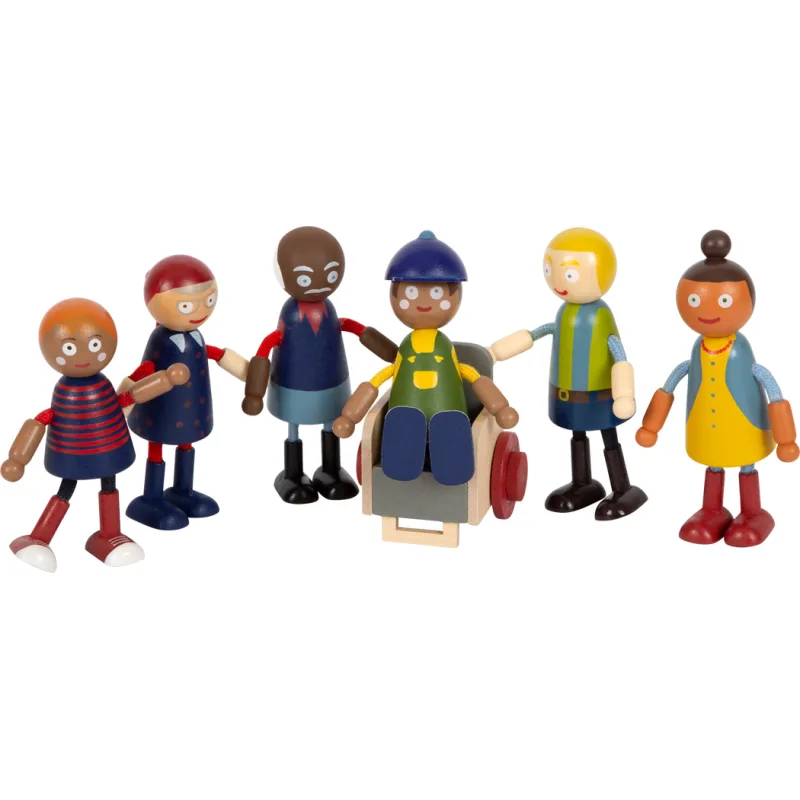 Drevené postavičky rodiny s invalidným vozíkom