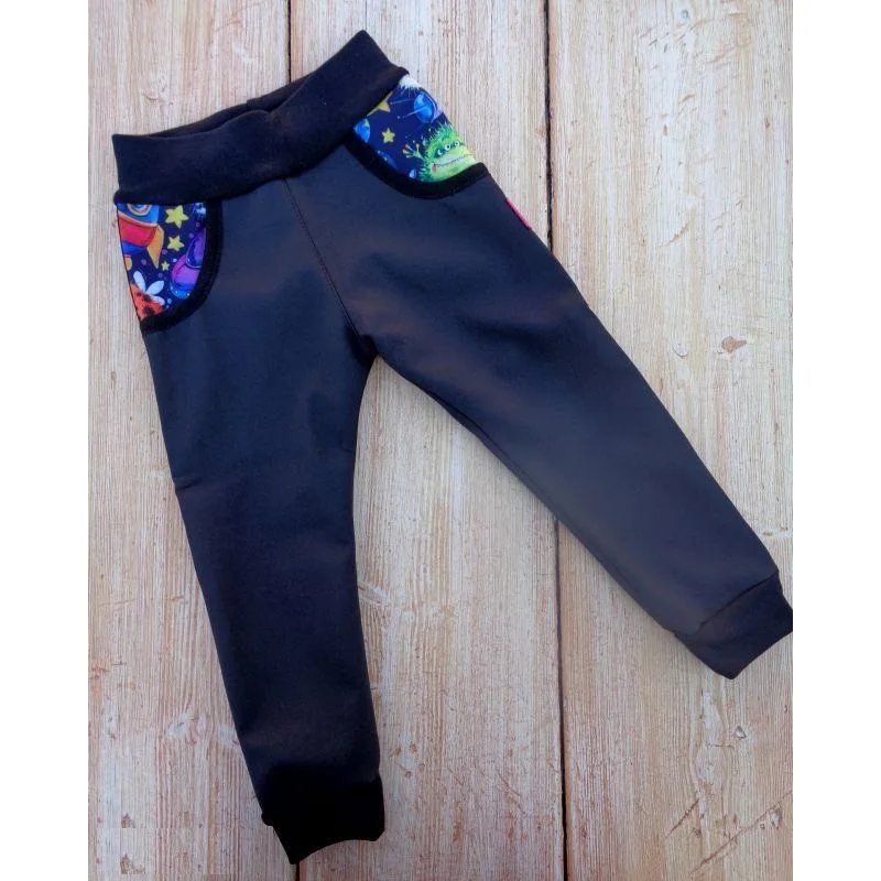 Dětské kalhoty softshellové - čierna/vesmírne príšerky, veľ.140-152