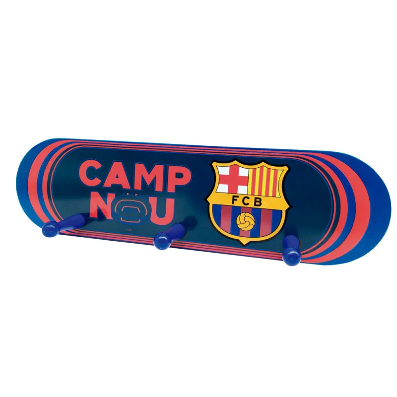 FC Barcelona drevený nástenný vešiak