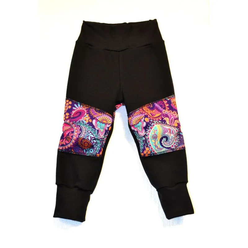 Detské tepláky čierné s ornamentmi, dvojité kolena a zadok, bez vreciek