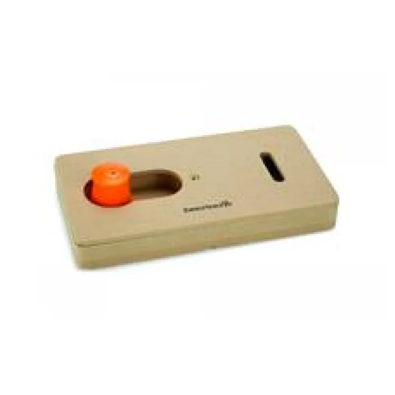 Beeztees Interaktivní dřevěná hračka SWINNY 22 cm