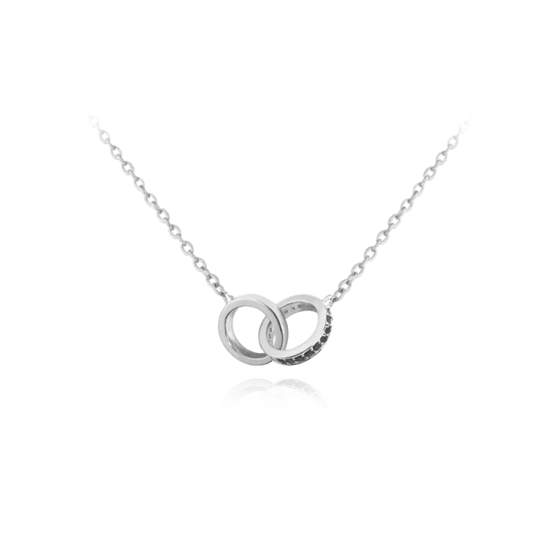 MINET Stříbrný náhrdelník spojené kroužky s černými zirkony JMAN0179NN45