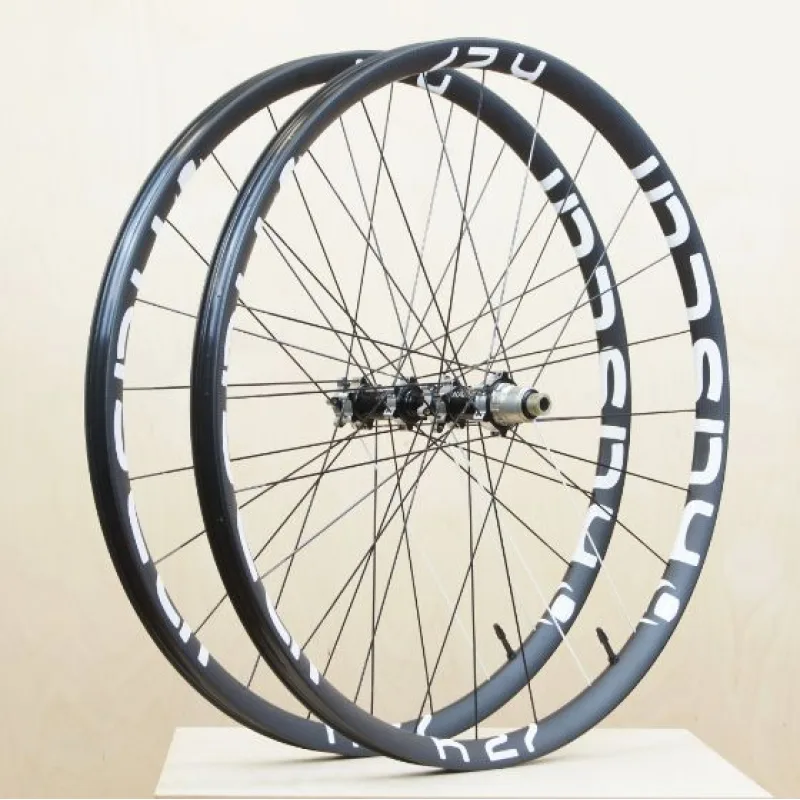 Zapletená kola KASTAR K27 White titan osa