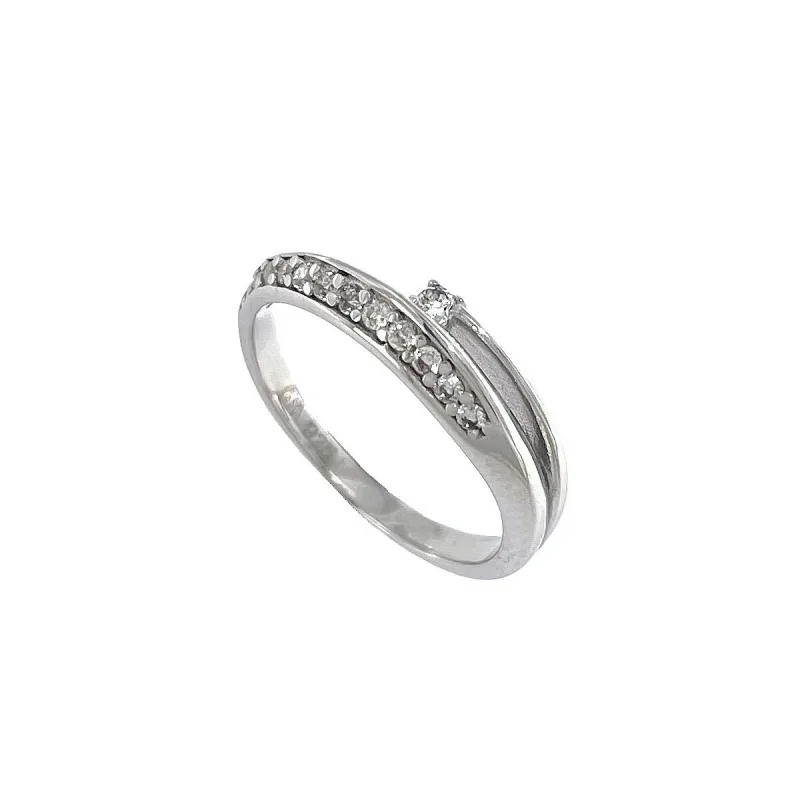 Strieborný prsteň rad zirkónov a jeden veľkosť prsteňa 54