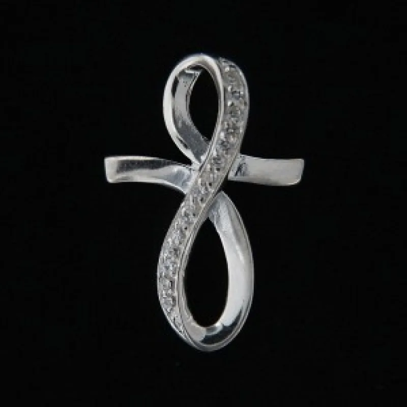 Strieborný prívesok krížik KA P157