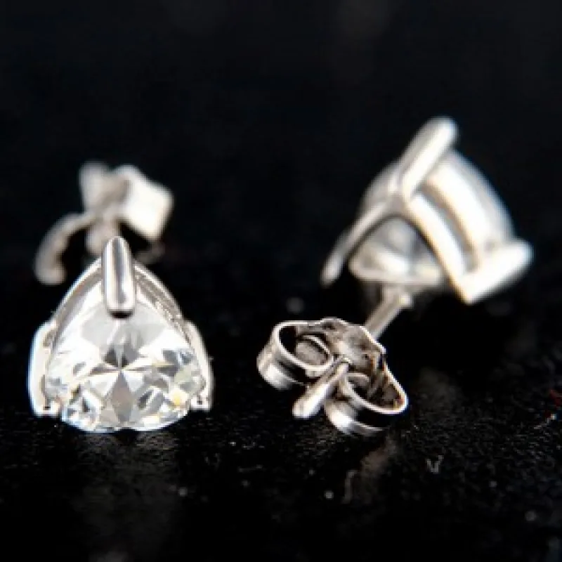 Strieborné náušnice na puzety KA E389 W