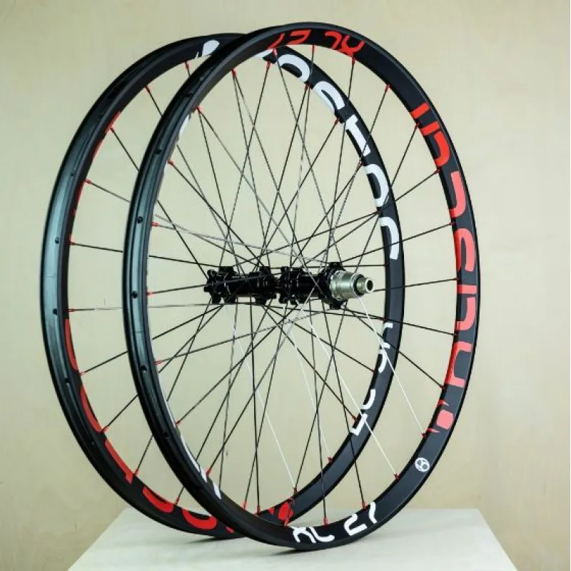 Zapletená kola KASTAR K27 RED_White titan osa