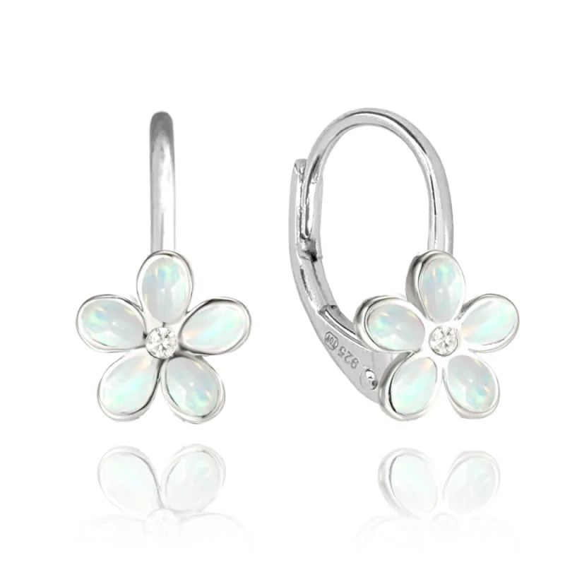 Trblietavé strieborné náušnice KVETY s bielymi opálmi a zirkónmi MINET JMAD0043WE01