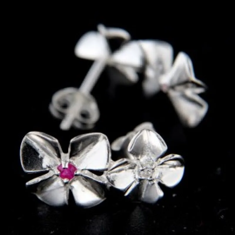 Strieborné náušnice na puzety KA E441