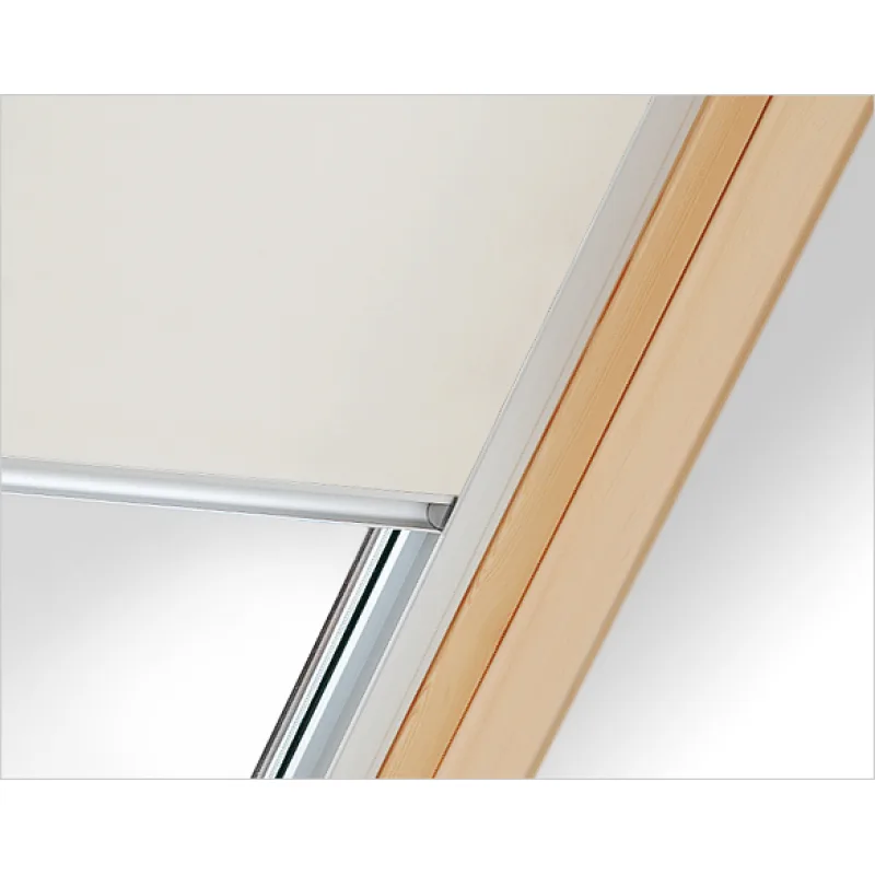 Úplne zatemňujúca béžová roleta pre strešné okno FAKRO rozmer: 66x118 cm