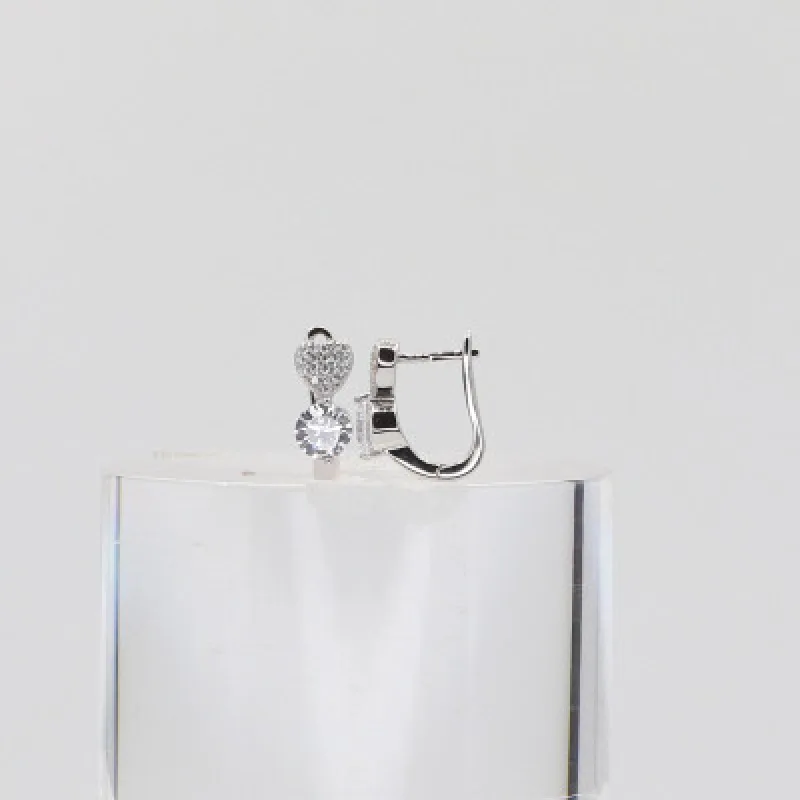 Strieborné náušnice s klasickým zapínaním KA E4282